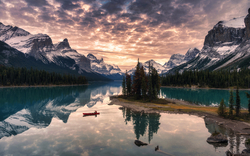 Maligne Lake im Jasper Nationalpark in Alberta, Kanada